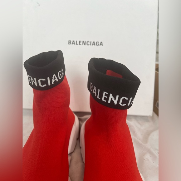 BRAND: BALENCIAGA 
MAILLE RETOURNEE ROUGE NOIR BLANC 
SIZE: 43/ US 10
COLOR: RED - Picture 3 of 6